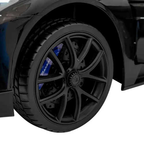 Czarny samochód na akumulator jednoosobowy Maserati MC20 GT2.webp