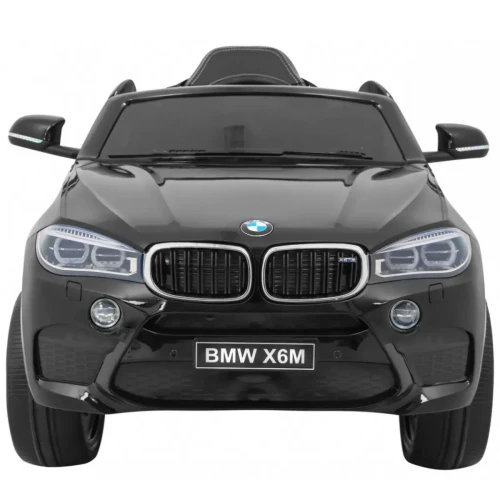 Czarne auto na akumulator BMW X6M.webp