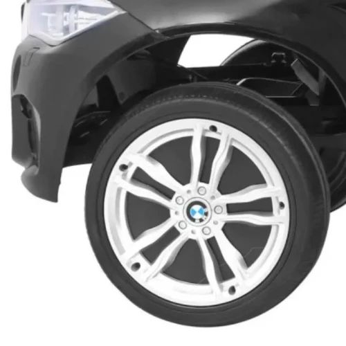 Czarny samochodzik dla dziecka na akumulator BMW X6M.webp
