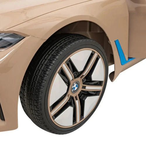 Złote auto na akumulator dla 7 latka BMW i4.webp