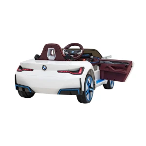 Białe auto akumulatorowe dla dziecka BMW i4.webp