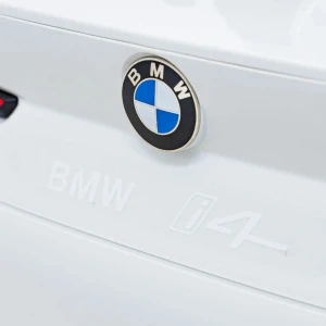 Białe auto na pilot dla dziecka BMW i4.webp