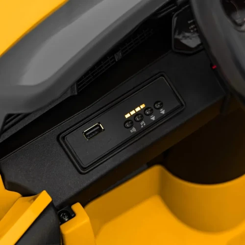 Żółte auto na akumulator dla 6 latka Audi SQ8.webp