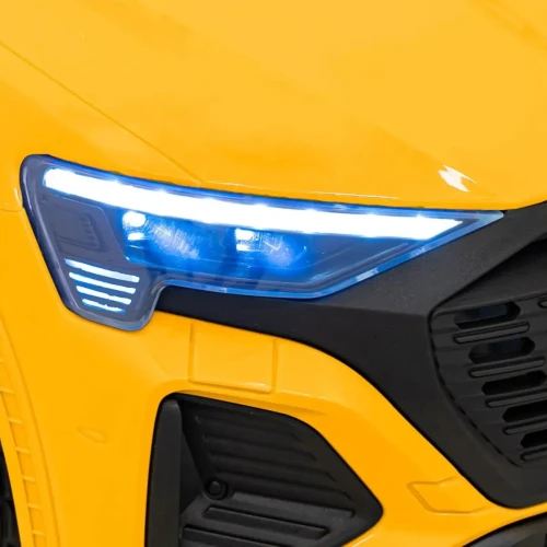 Żółte auto na akumulator dla 7 latka Audi SQ8.webp