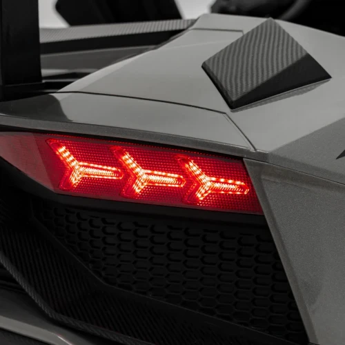 Szary samochód akumulatorowy dla dzieci  Lamborghini Aventador SV.webp