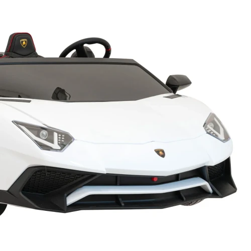 Białe auto na akumulator   Lamborghini Aventador SV.webp