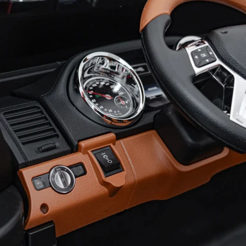 Czarny samochodzik elektryczny dla dzieci Mercedes Benz MAYBACH G650.webp