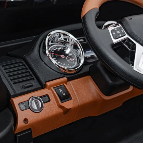 Biały samochodzik elektryczny dla dzieci  Mercedes Benz MAYBACH G650 STRONG.webp