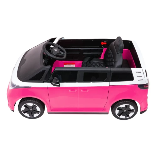 pojazd-volkswagen-id-buzz-dla-dziewczynki-z-dziewczynka-widok-z-boku.webp