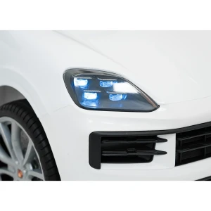 pojazd-porsche-cayenne-dla-dzieci-bialy-lampa.webp