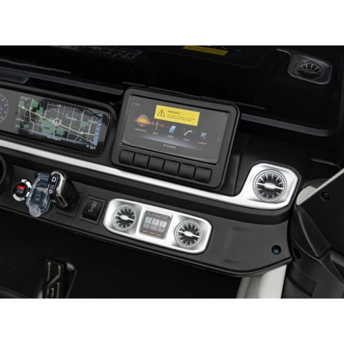 Biały-mercedes-benz-g63-amg-xxl-na-akumulator-z-licencja-nawigacja.webp