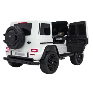 Biały-mercedes-benz-g63-amg-xxl-na-akumulator-z-licencja-widok-z-tylu-otwarte-drzwi.webp
