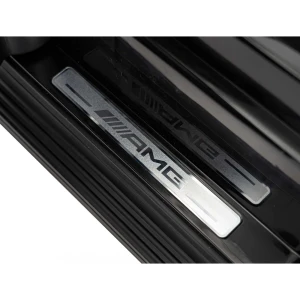 Autko-na-akumulator-dla-dzieci-mercedes-benz-g63-amg-xxl-czarny-emblemat.webp