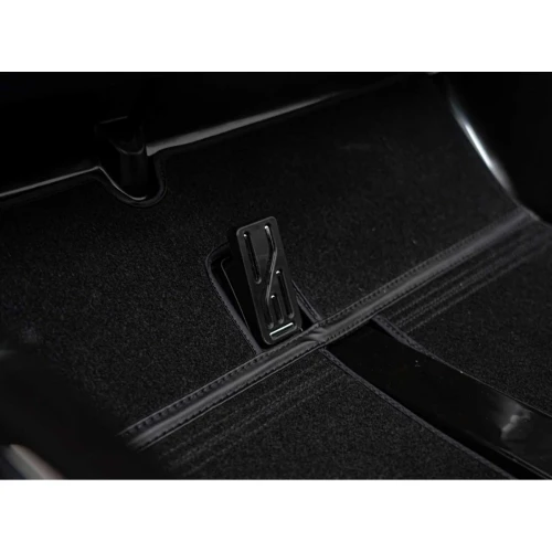 Autko-na-akumulator-dla-dzieci-mercedes-benz-g63-amg-xxl-czarny-pedal-gazu.webp