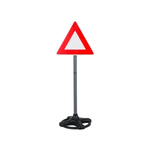 znaki_drogowe_dla_dzieci_znak_ostrzegawczy.webp