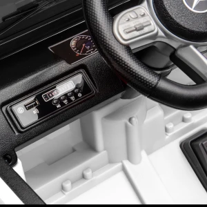 Mercedes AMG G63 z Licencją 4x4, 4x30W 12V 7Ah - bialy - kierownica i radio.webp