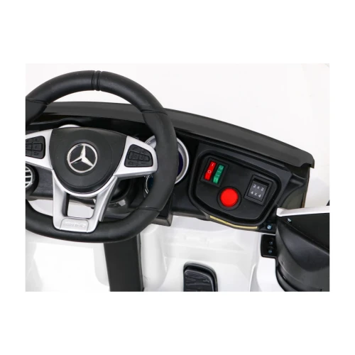 suv-mercedes-benz-glc63s-bialy-dla-dzieci-panel-sterowania.webp