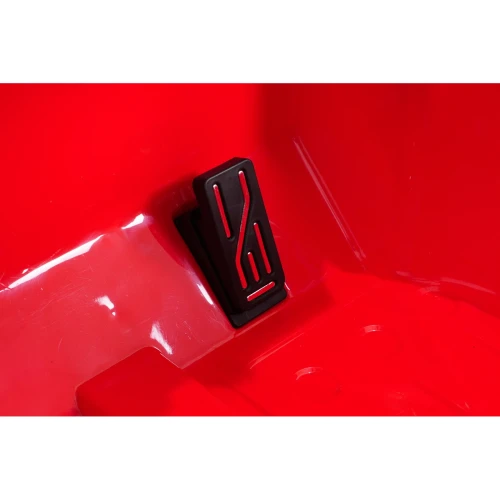 pojazd-jeep-wrangler-rubicon-lift-czerwony-pedał-gazu.webp