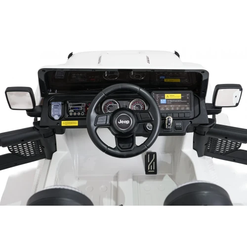 pojazd-jeep-wrangler-rubicon-lift-bialy-deska-rozdzielcza.webp