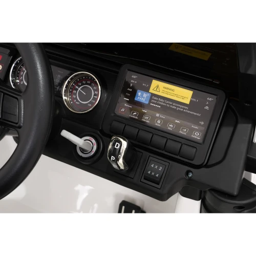 pojazd-jeep-wrangler-rubicon-lift-bialy-multimedia.webp
