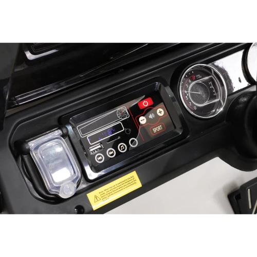 pojazd-jeep-wrangler-rubicon-lift-bialy-radio.webp