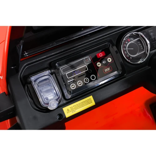Panel multimedialny w Jeepie Wrangler Rubicon – wejście USB, odtwarzacz MP3MP4, regulacja głośności i tryb SPORT w aucie na akumulator dla dzieci.webp