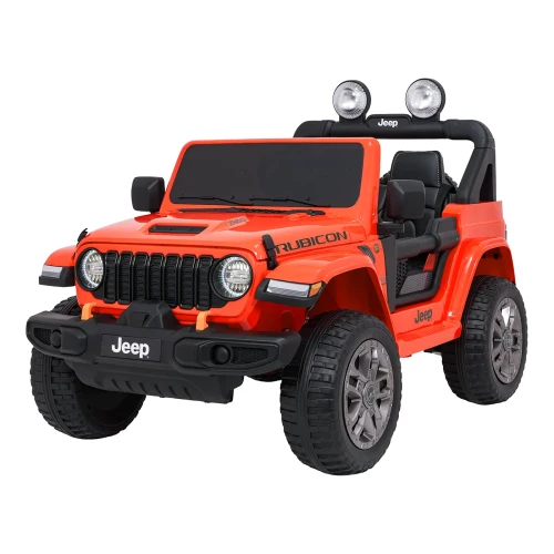 Pomarańczowy Jeep Wrangler Rubicon dla dzieci w ujęciu 34 – reflektory LED, kabina i terenowe koła w pojeździe elektrycznym na akumulator.webp