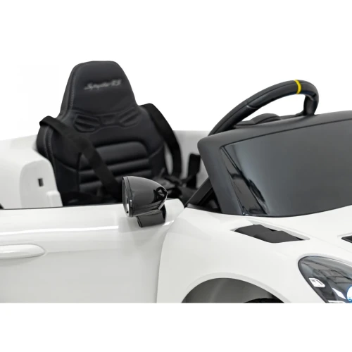 porsche-spyder-rs-718-fotel-lusterko-ekran-wnetrze-pojazdu.webp