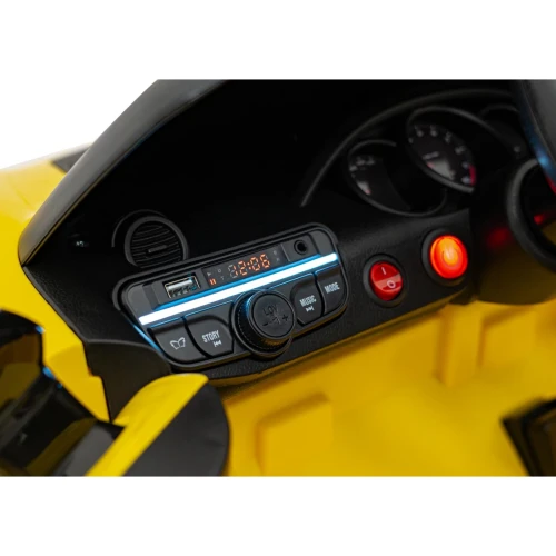 Panel audio z portem USB, odtwarzaczem MP3 i zegarami – deska rozdzielcza żółtego Porsche Spyder RS 718 na akumulator dla dzieci.webp