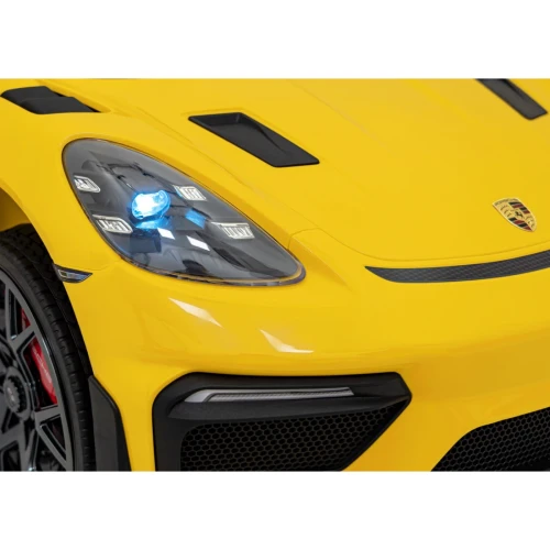 Przedni reflektor LED i emblemat Porsche – zbliżenie maski żółtego Porsche Spyder RS 718 na akumulator dla dzieci.webp