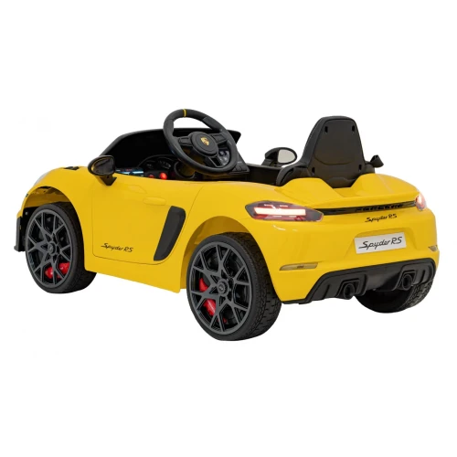 Ujęcie tyłu i boku z felgami oraz światłami LED – żółte Porsche Spyder RS 718, pojazd na akumulator dla dzieci.webp