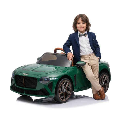 zielone autko dla dziecka bentley z dzieckiem - autko na roczek.webp