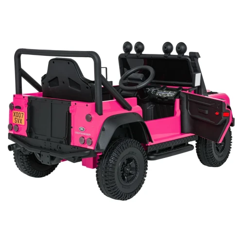 Tył i bok z otwartymi drzwiami oraz paką – różowy Land Rover Defender 110 SVX Concept, samochód na akumulator dla dzieci.webp
