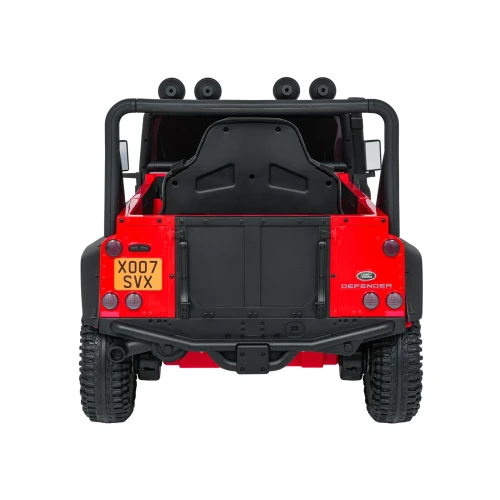 Widok z tyłu z tablicą rejestracyjną i lampami – czerwony Land Rover Defender 110 SVX Concept na akumulator dla dzieci.webp