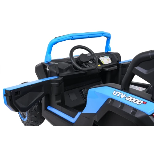 Kokpit z kierownicą i otwartymi drzwiami – niebieski Buggy ATV Racing 4x4 UTV-2000 na akumulator dla dzieci.webp