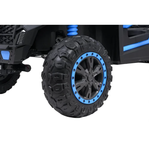 Zbliżenie koła z niebieską obręczą i terenowym bieżnikiem – niebieski Buggy ATV Racing 4x4 UTV-2000 na akumulator.webp