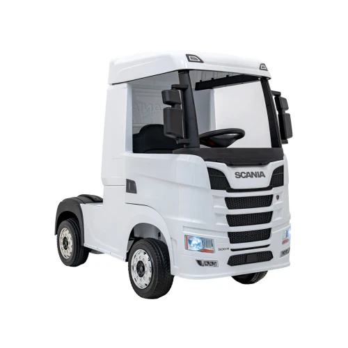 Ujęcie z przodu i boku z podświetlonymi reflektorami LED – biała Scania R Serie na akumulator dla dzieci.webp