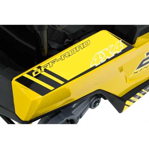 Bok z napisami OFF-ROAD i 4X4 – zbliżenie nadwozia żółtego buggy Turbo 23 SPORT na akumulator dla dzieci.webp