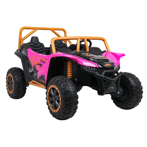 Ujęcie przodu i boku z maską, amortyzatorem i orurowaniem – różowe buggy Arctic Cat Wildcat XX 4x4 na akumulator dla dzieci.webp