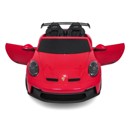 Widok z przodu z otwartymi drzwiami i fotelami z haftem GT3 – czerwone Porsche 911 GT3 STRONG MP4 na akumulator dla dzieci.webp
