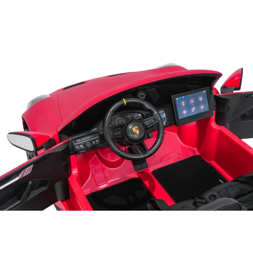 Deska rozdzielcza z panelem audio, zegarami i ekranem MP4 – kokpit czerwonego Porsche 911 GT3 STRONG MP4 na akumulator dla dzieci.webp