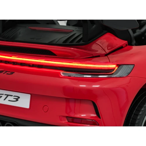 Świecąca listwa LED, napis GT3 i tablica rejestracyjna – tył czerwonego Porsche 911 GT3 STRONG MP4 na akumulator dla dzieci.webp