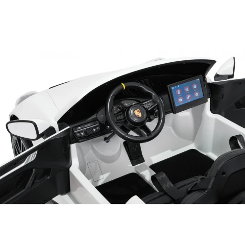 Deska rozdzielcza z panelem audio, portem USB i ekranem MP4 – kokpit białego Porsche 911 GT3 STRONG MP4 na akumulator dla dzieci.webp