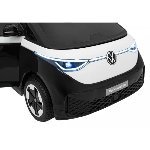 Przedni reflektor LED z podświetlaną listwą i logo Volkswagen – zbliżenie czarnego Volkswagena ID. Buzz na akumulator dla dzieci.webp