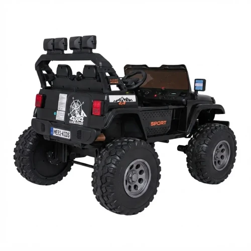 Ujęcie tyłu i boku z felgami oraz naklejką 4x4 OFF ROAD – czarny Extreme Sport 4x4, pojazd terenowy na akumulator dla dzieci.webp