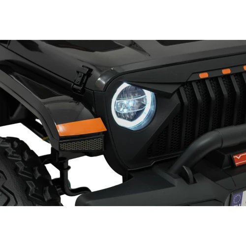 Świecący reflektor LED z ringiem i czarna atrapa chłodnicy – zbliżenie czarnego Extreme Sport 4x4 na akumulator dla dzieci.webp