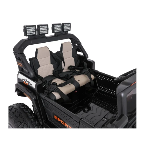 Dwa fotele z 5-punktowymi pasami i klatka z czterema halogenami LED – wnętrze czarnego Extreme Sport 4x4 na akumulator dla dzieci.webp