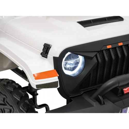 Świecący reflektor LED z ringiem i czarna atrapa chłodnicy – zbliżenie maski białego Extreme Sport 4x4 na akumulator dla dzieci.webp