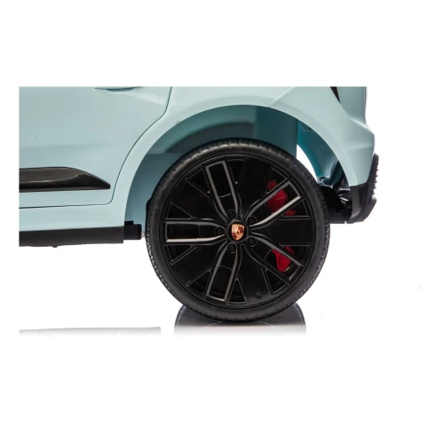 Tylne koło z czarną felgą i czerwonym zaciskiem hamulcowym – zbliżenie miętowego Porsche Macan Turbo na akumulator dla dzieci.webp