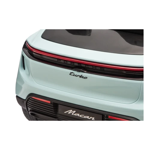 Tylna listwa LED z napisem Porsche i emblematem Turbo – zbliżenie klapy miętowego Porsche Macan Turbo na akumulator dla dzieci.webp